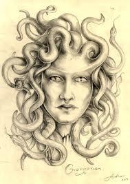 AS GORGONAS Las Gorgonas eran tres monstruos femeninos llamados Esteno, Euríale y Medusa, hijas de las divinidades marinas Forcis y Ceto.