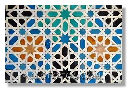 CARACTERÍSTICAS ARTE GENERALES Y RELIGIÓN DEL ARTE ISLÁMICO La ornamentación geométrica siguió el trabajo de los matemáticos árabes.