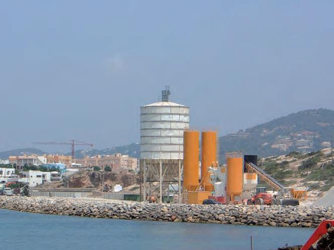 El resto de hormigones se fabricaron en la planta de obra instalada en la misma parcela del puerto.