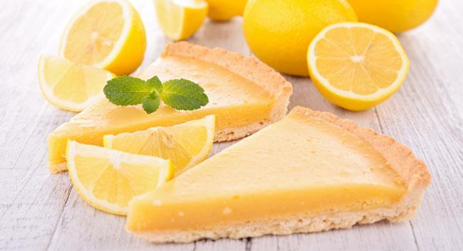 Pie de limón Un pie es un pastel cuya base es una galleta crujiente y que admite muchos Pie de limón rellenos: de coco, fresa, pera caramelizada, albaricoques Ingredientes: Para la base: harina de