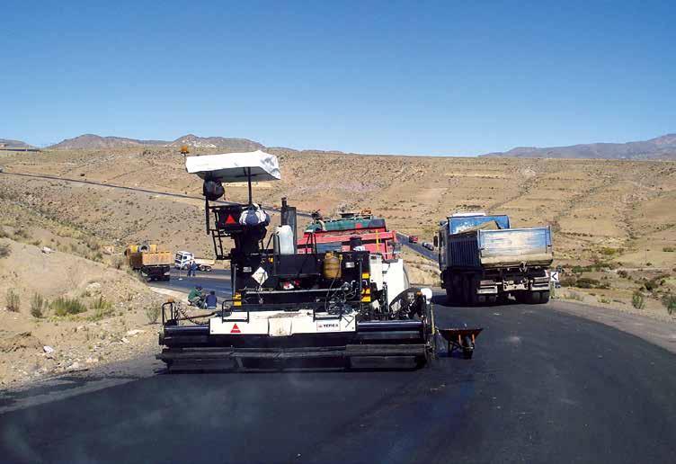 Trabajos constructivos en la ruta turística y productiva Potosí - Uyuni.