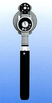 3. Proyección monocular La visuscopía 2 es la técnica oftalmoscópica para detectar y diagnosticar la fijación excéntrica.