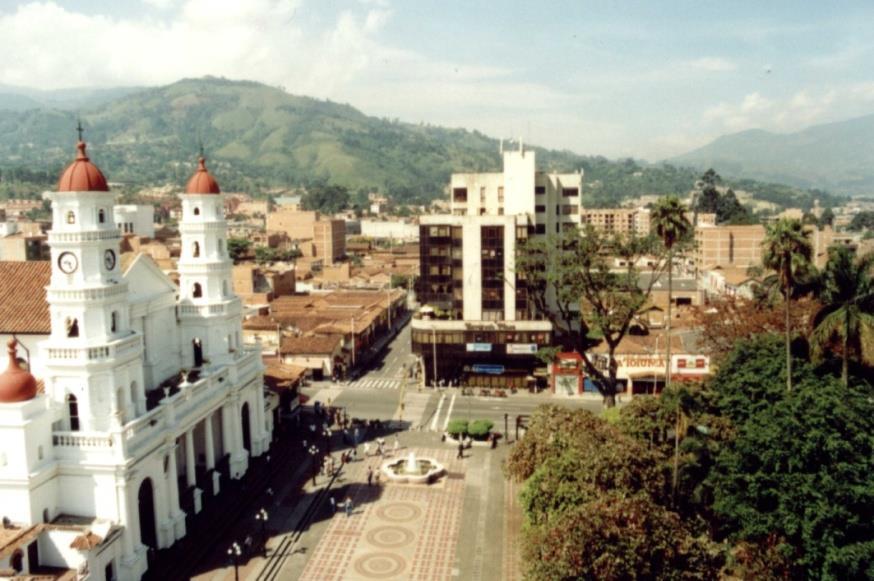 ENVIGADO CIUDAD SEÑORIAL DE ANTIOQUIA UBICACIÓN GEOGRÁFICA DE ENVIGADO: Envigado está situado al Sudeste de la capital del Departamento de Antioquia (Parte meridional del Valle de Aburra), sobre un