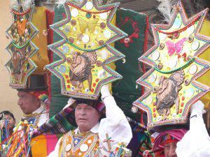 :: portada :: Ecuador :: 24-06-2017 Fiesta del Inti Raymi celebra la espiritualidad del mundo indígena Eva Rocío Villacís Espejo Libertario Si bien en 1535 los conquistadores españoles suprimieron la