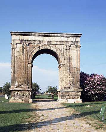 ROMA: ARQUITECTURA Arco romano de Bará, Tarragona La actual Tarragona, fue capital de la provincia Tarraconense.
