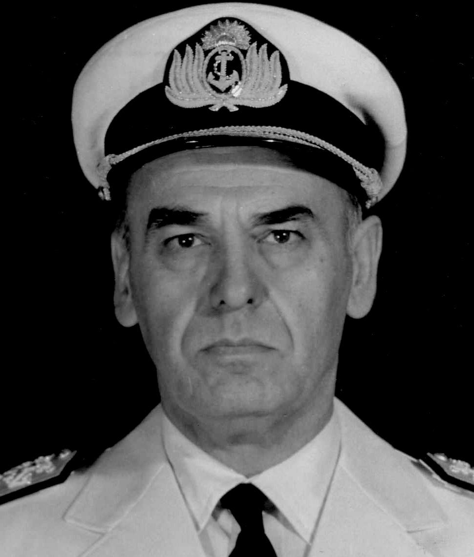 Vicealmirante CARLOS TORLASCHI Nació en Buenos Aires el 4 de octubre de 1924; ingresó a la Armada el 19 de enero de 1942 (Promoción 73); ascendió a Vicealmirante el 31 de diciembre de 1975.