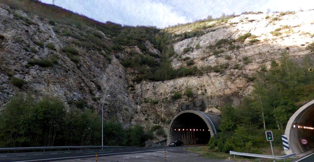 Túneles de la Autopista de la Plata en cuarcita