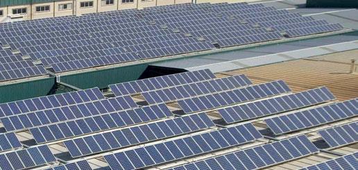 400 horas de sol anuales que tiene Sevilla, forma 5 ha instalado 4.300 paneles fotovoltaicos sobre una superficie de 15.000 m².