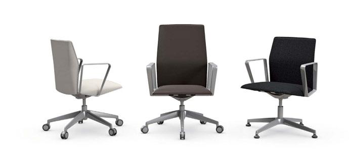 Las opciones giratorias basculantes de respaldo medio, o sillones de conferencia, ofrecen estas mismas prestaciones estéticas y ergonómicas para salas de