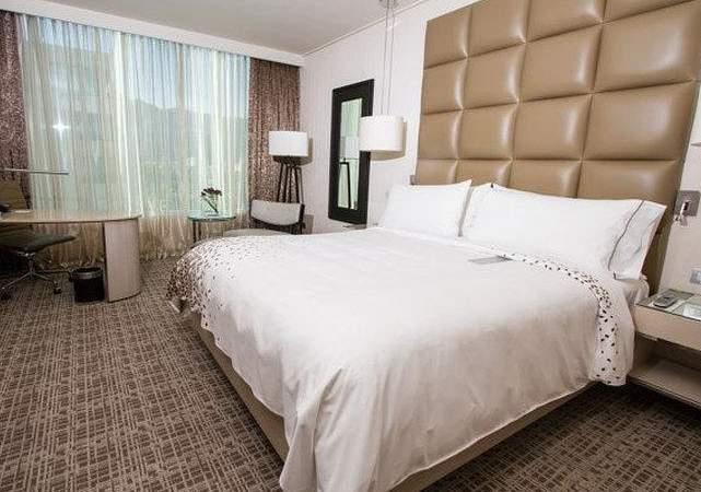 HOTEL GRAN HYATT Características del hotel 16 pisos, 174 habitaciones, 7 suites 7 salas de reuniones, 912 metros cuadrados de espacio total para reuniones 1 nivel del Concierge Estacionamiento gratis
