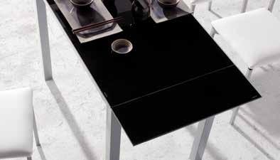 Extension table with metal frame and legs in silver powder coating and top of glass of 8 mm., in black.