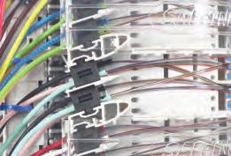 gestión por circuitos o por elementos (tubos de fibras). La fibra es transferida desde el tubo de fibras del cable al módulo de distribución de fibra.