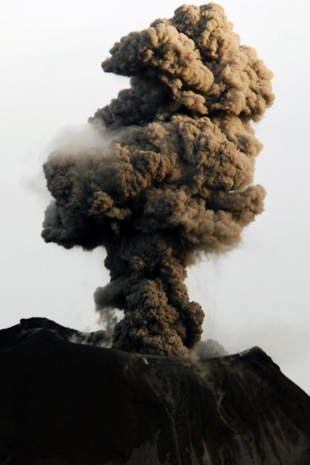 Tungurahua 1999-2015 Entre 1999 y 2005 el volcán registro una actividad explosiva constante con episodios de cenizazo.