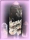 Cuarzo blanco Drusas y cristales de cuarzo Sílice, también llamado Cristal de Roca, es conductor natural de la energía electromagnética. En su más pura condición es incoloro y transparente.