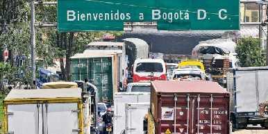 La importancia de Bogotá y la Región en temas de logística plantea retos importantes como Alta congestión vehicular Velocidad promedio de los corredores que oscila entre 5 y 13 Km/h*,