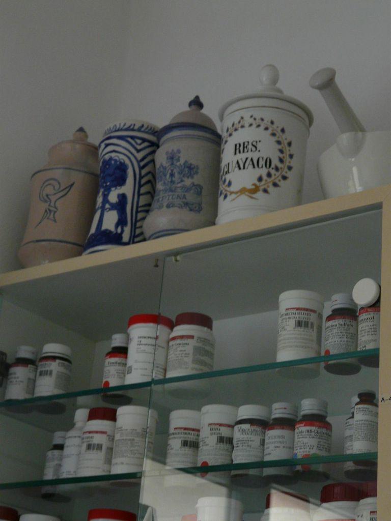 3. Nuestro laboratorio El laboratorio de preparación de medicamentos de la Farmacia Ramírez de Diego C.B.