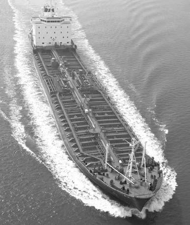 Barco remolcador Los buques transatlánticos son barcos grandes que mueven a las personas.