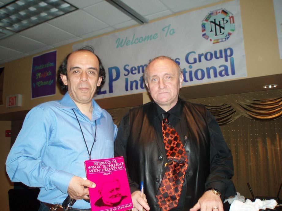 Dr. Rod Fuentes (Director del Diplomado en PNL) y Dr. Richard Bandler -co-creador de PNL- juntos en un seminario en Estados Unidos. (año 2005). El Dr.