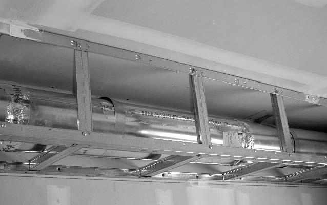 Sistema de Aplicaciones del sistema DGS ShortSpan Sofito con molduras LAM-12 48 (121cm) máx Sofito con tes ShortSpan Plataforma Moldura de ángulo KAM -12 1-1/4" (3,17cm) Te de acero reciclada Cortar