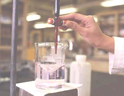 Si se prepara una cantidad de ácido o base con una concentración conocida, se puede medir cuánta cantidad de la otra disolución se necesita para completar la reacción de neutralización, y a partir de