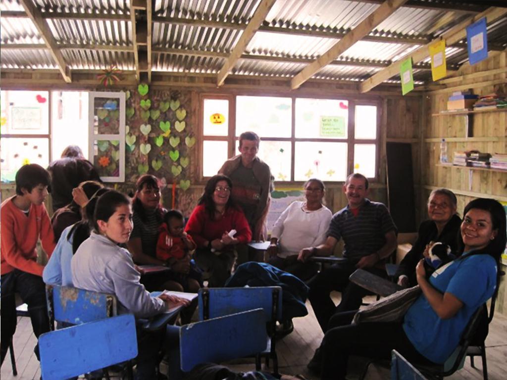 SEGUNDA ETAPA Habilitación Social Trabajo permanente de los voluntarios junto con las familias de asentamientos por objetivos