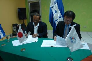 JICA y MIAMBIENTE firman ejecución del proyecto Corredor Biológico de La Unión La Cooperación Japonesa apoya la protección del medio ambiente, sin olvidar el papel central que desempeña el ser humano.