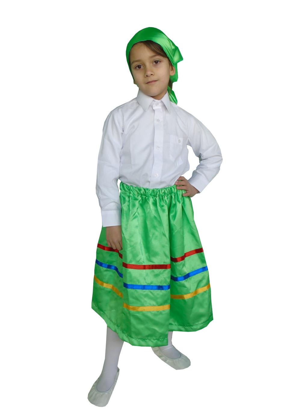 Pañuelo triangular del color de la falda (sujeto con pinches) Gorro nortino (chullo) Blusa blanca Camisa verde flúor (dentro del pantalón) Chaqueta negra