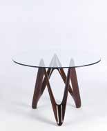 sillas de uso múltiple, mesas y complementos de decoración en