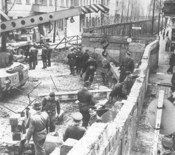 GUERRA FRÍA 1945-1991 Fases de la Guerra Fría Crisis en Berlín (1958-1963).