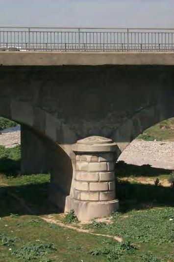N hi ha un, emplaçat en l ull auxiliar, (per la banda de Mas Rampinyo, al costat sud), amb el símbol dels Enginyers de Camins, Canals i Ports.