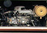 MOTOR TURBOCARGADO POTENTE Y BAJO EN EMISIONES El motor diesel de inyección directa modelo 6D24-T turbo cargado genera una potencia sólida de 185HP (138kW) a 2.