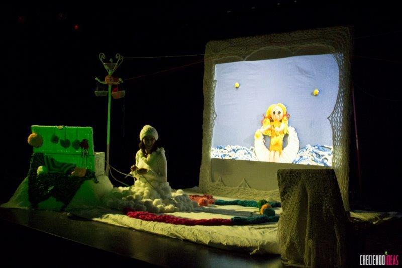 ÑAS TEATRO LANA DE LUNA 3, 4, 10 y 11 de junio Funciones: 11, 12 y 13 horas Género: Teatro La compañía Ñas Teatro presenta un espectáculo sensorial para bebés en el que el color, la luz, los