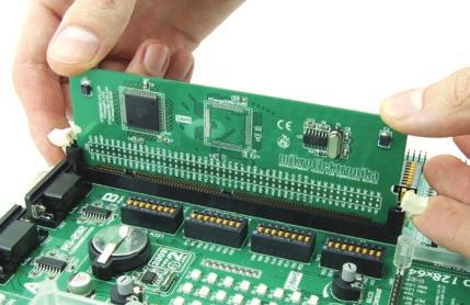 utilizadas para fijar la tarjeta MCU en la posición cerrada Además de la tarjeta MCU con el microcontrolador