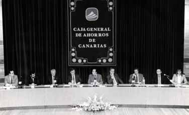 Presidente del Cabildo. ͳͳd. Rodolfo Núñez. Director de CajaCanarias. ͳͳdña. Carmen Pitti. Decana del Colegio de Abogados. Cumbre Internacional de Extranjería - Gran Canaria (2003) Acto de Apertura.