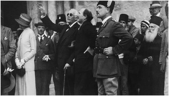 LA DECLARACIÓN DE BALFOUR Arthur Balfour, Ministro de Asuntos Exteriores británico, escribió una carta al dirigente sionista británico Lord Rothschild el 2 de noviembre de 1917 comprometiéndose a