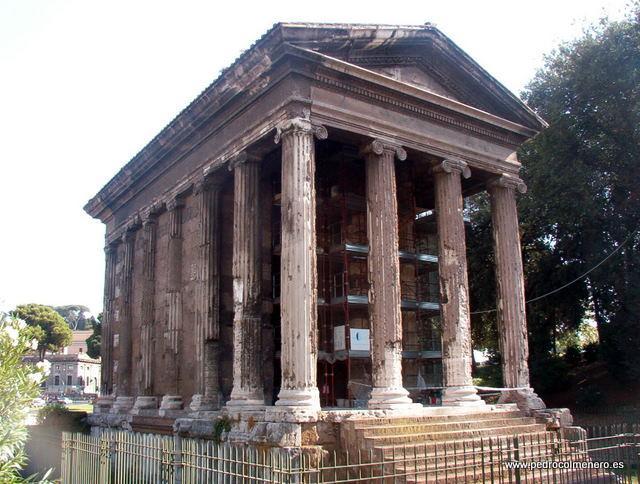- El Templo Romano Tipos: Rectangulares: Su estructura sigue el modelo etrusco, sobre un podium, con un único acceso porticado, pseudoperíptero, pero