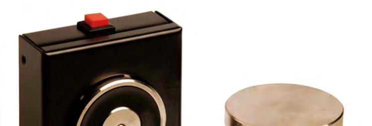 ELECTROIMAN El electroimán con botón de desbloqueo está construido por un cuerpo de acero esmaltado negro y bloque de electroimán niquelado. Conforme con la norma UNE CE 1155.