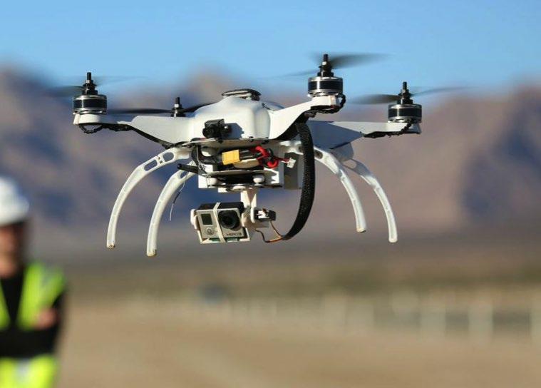 Curso de Verano de Fotografía aérea con drones Objetivos Este curso introduce las bases teóricas y técnicas para volar un RPAS, con enfoque especial en el sistema de cámaras, como las de alta