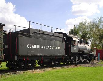 Locomotora de tracción a vapor FCCyZ 10 Los trabajos de construcción del Ferrocarril de Coahuila y Zacatecas, se iniciaron en el año de 1894 y en 1898 estaban terminados 126 km.