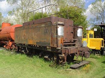 Carro tender NdeM Al formar los trenes, los carros tender eran colocados detrás de las locomotoras de tracción a vapor, eran utilizados para transportar combustible y agua y aprovisionar a esas