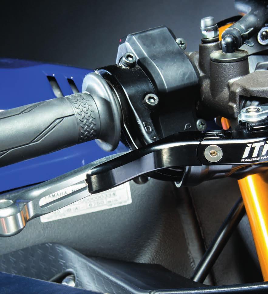 Puños de gas Throttle Accelerateur ES. Puños de gas racing: el kit incluye la caña de plástico de 80 grados, un juego de puños de goma negros y los cables. EN.
