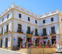 es (33 Plazas) ha llegado a convertirse en uno de los principales enclaves turísticos de Andalucía marcado por la belleza del paisaje y la fuerza y autenticidad de su cultura serrana.