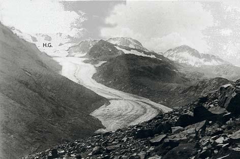 El retroceso de los glaciares se manifiesta desde principios del Siglo XX como puede observarse en el retroceso experimentado en el Glaciar del Humo, de la cuenca superior del Rio Atuel.