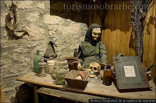 TELLA. Museo de la Brujería. Gratuito. A 5 mn del Centro de Visitantes. En la Casa de la Bruja nos adentraremos en el mundo de la magia y la etnobotánica en el Alto Aragón.