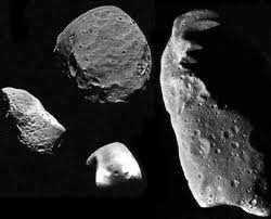 El sistema solar Els asteroides són cossos rocosos petits que giren al voltant del Sol.