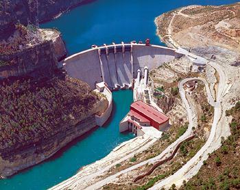 Constitución básica de los aprovechamientos hidroeléctricos.