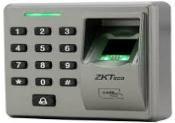 80 Lector de tarjetas RF 125 KHz. 32 ZK-L-KR502-R oporta comunicación R-485. P 64. ompatible con paneles nbio y controladores de acceso ZK. ncorpora teclado. Led de verificación y Buzzer.