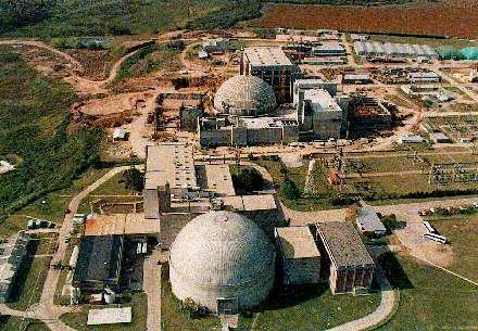 Historia En 1950 se crea la Comisión Nacional de Energía Atómica, que jugó un papel decisivo en el desarrollo de la