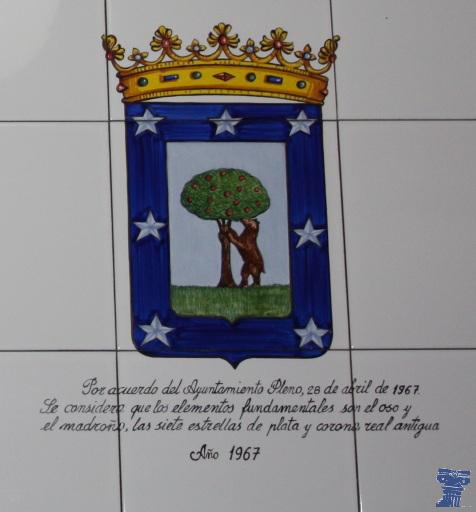Noveno Escudo En el pleno del 28-4-1967 se dispone el nuevo escudo que se considera que los elementos fundamentales son el oso y el madroño, las