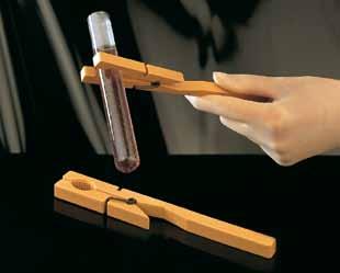 270 12. material general de laboratorio Pinzas para tubos de ensayo Fabricadas en poliestireno de color marrón claro. Resistencia hasta +70ºC.